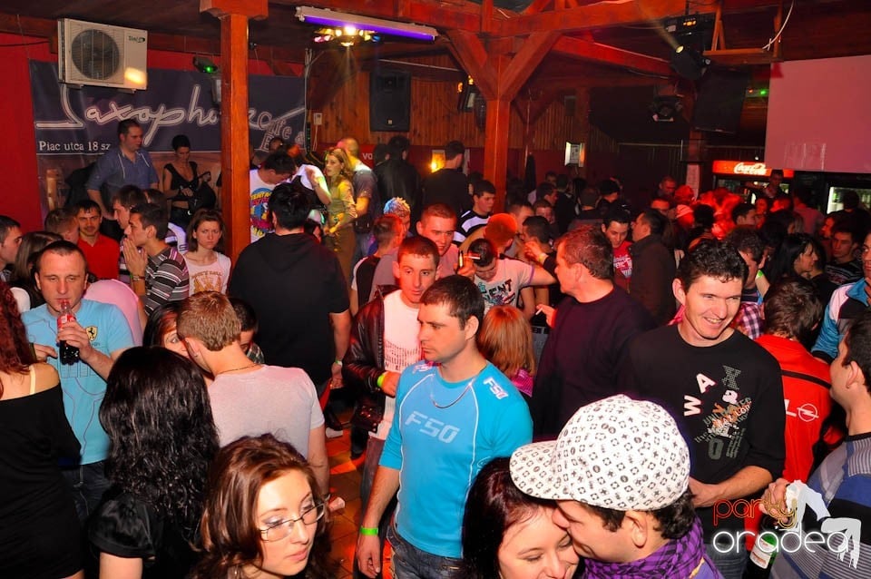 Bal mascat în discoteca Faház, 