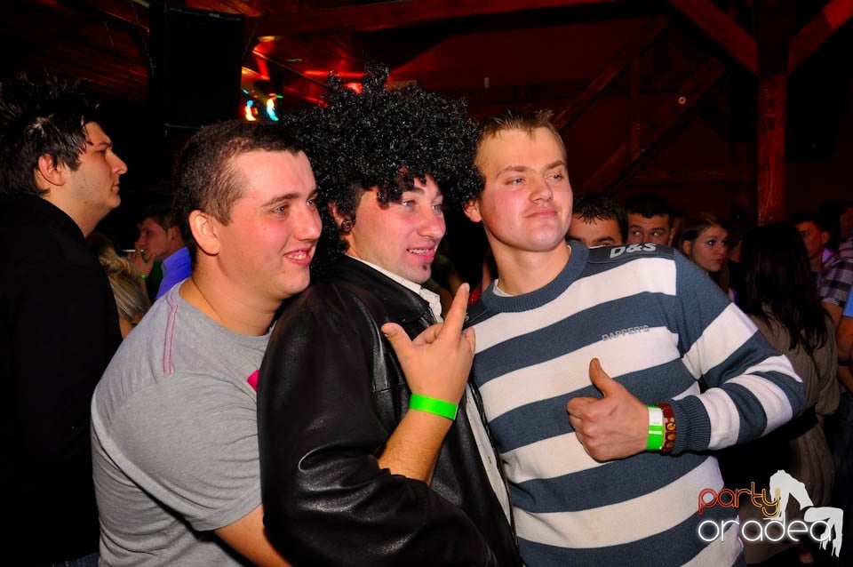 Bal mascat în discoteca Faház, 