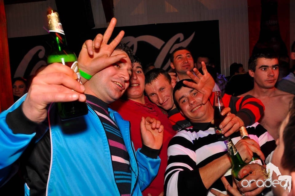 Bal mascat în discoteca Faház, 