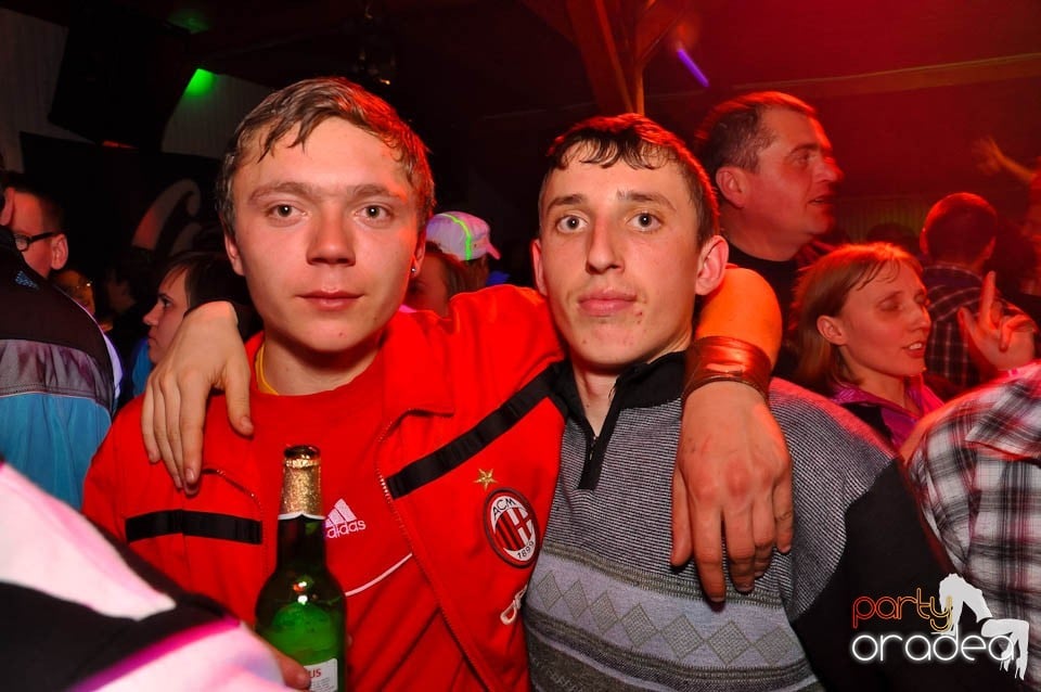 Bal mascat în discoteca Faház, 