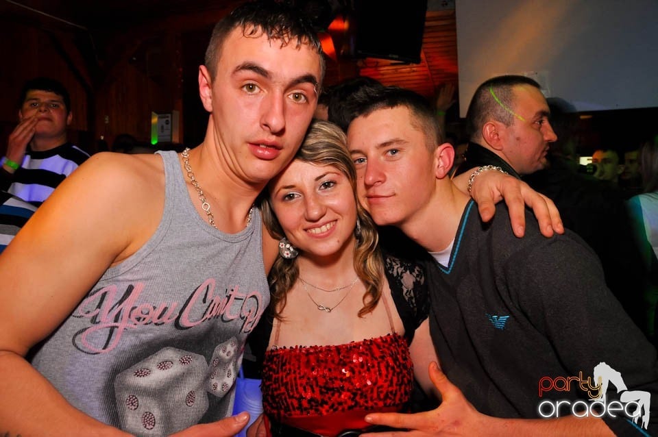 Bal mascat în discoteca Faház, 