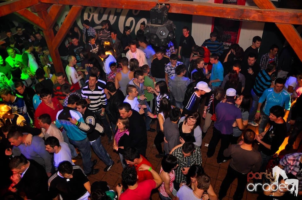 Bal mascat în discoteca Faház, 