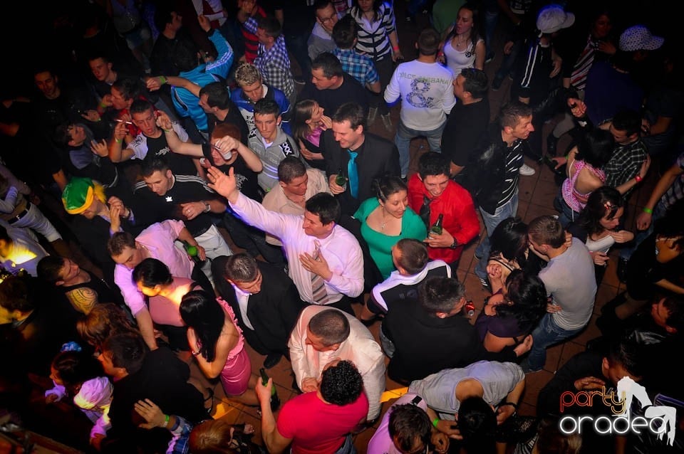 Bal mascat în discoteca Faház, 