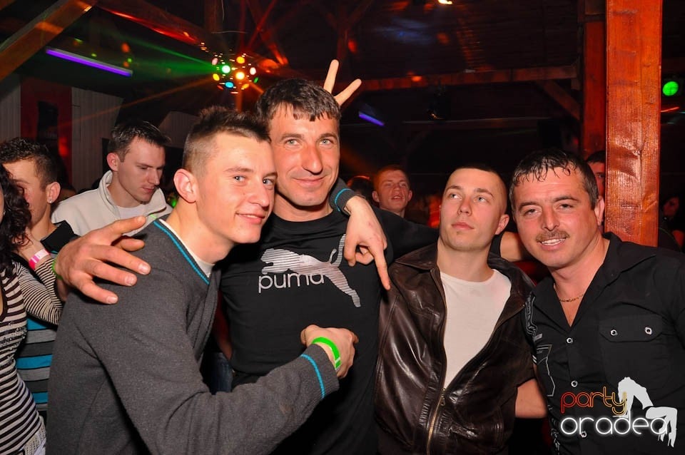 Bal mascat în discoteca Faház, 