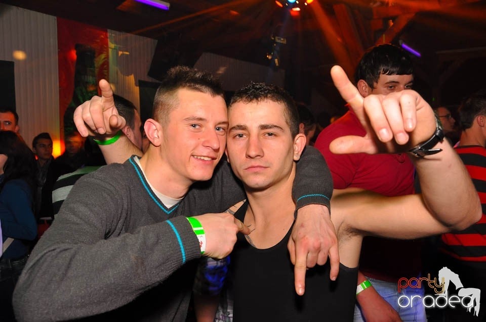 Bal mascat în discoteca Faház, 
