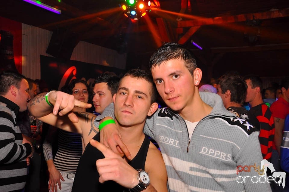 Bal mascat în discoteca Faház, 