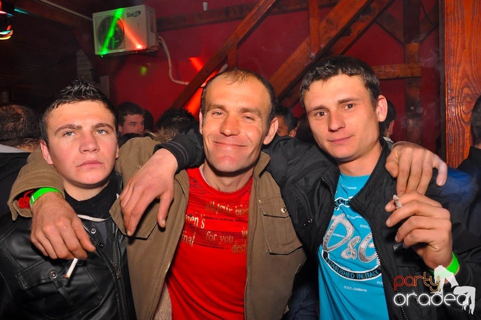 Bal mascat în discoteca Faház, 