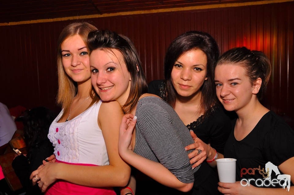 Bal mascat în discoteca Faház, 