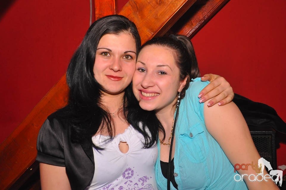 Bal mascat în discoteca Faház, 