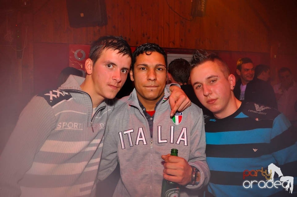 Bal mascat în discoteca Faház, 