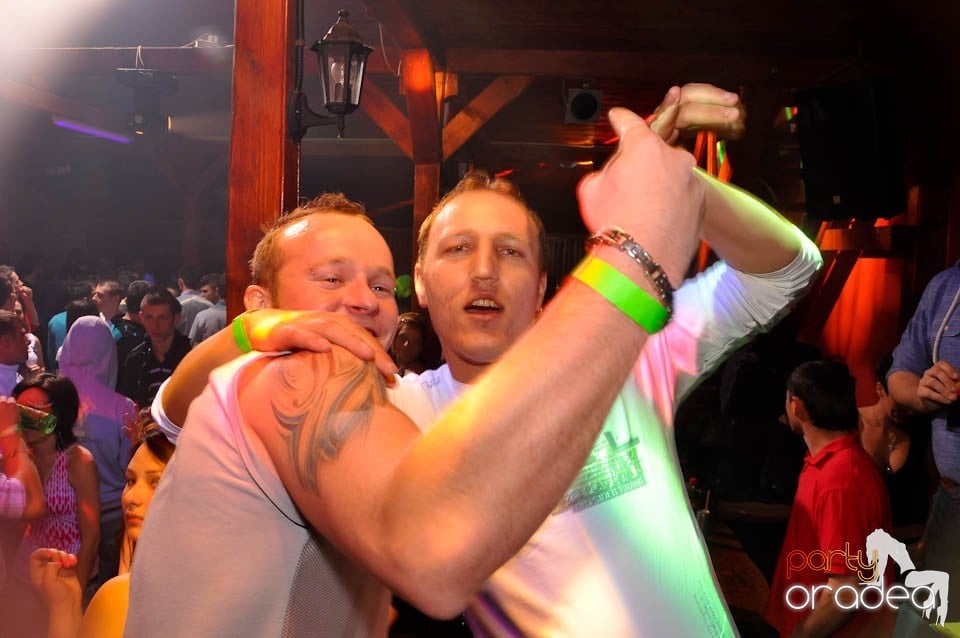 Bal mascat în discoteca Faház, 