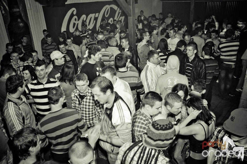 Bal mascat în discoteca Faház, 