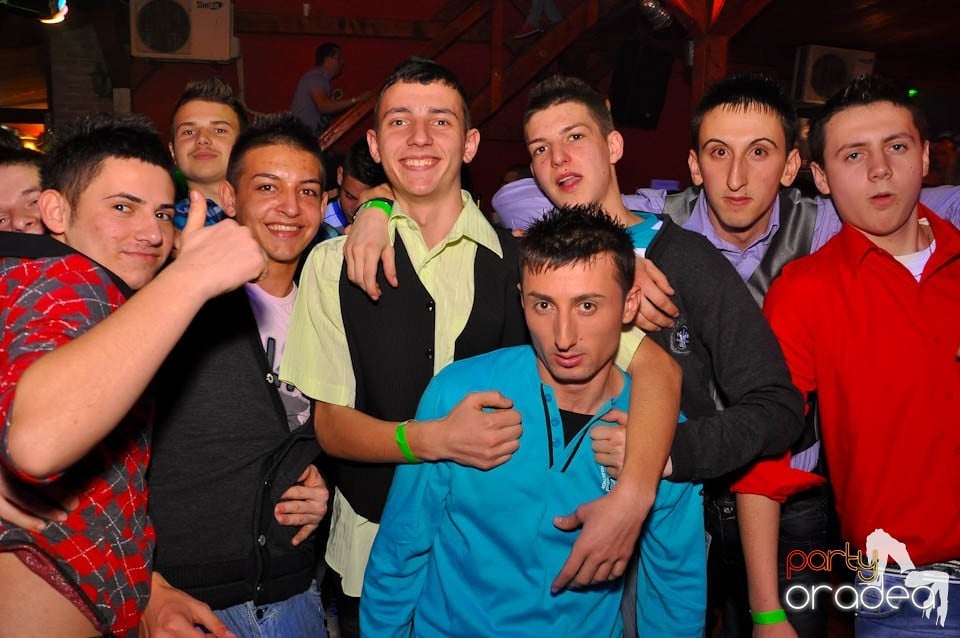 Bal mascat în discoteca Faház, 