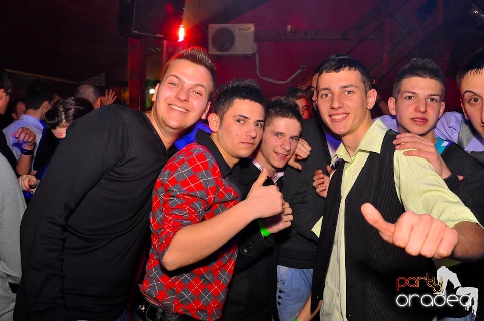 Bal mascat în discoteca Faház, 