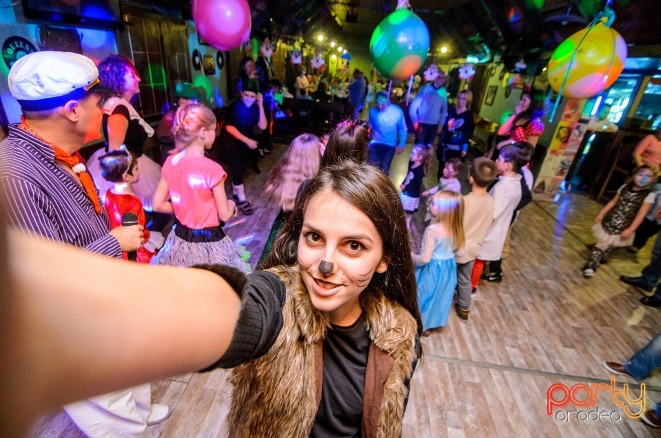Bal Mascat, Queen's Music Pub