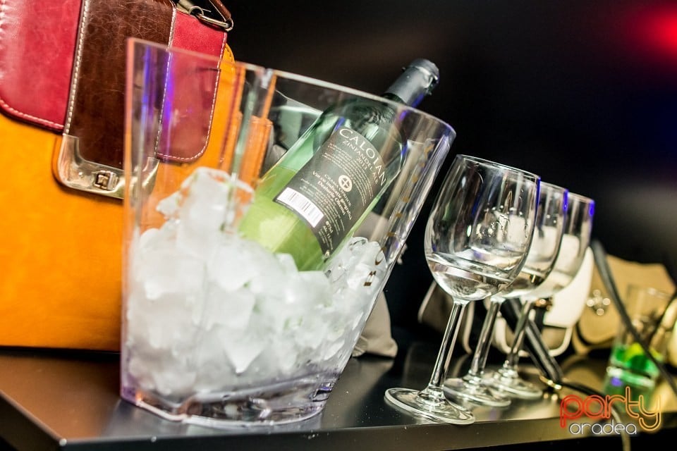 Because I'm Happy, The Lounge