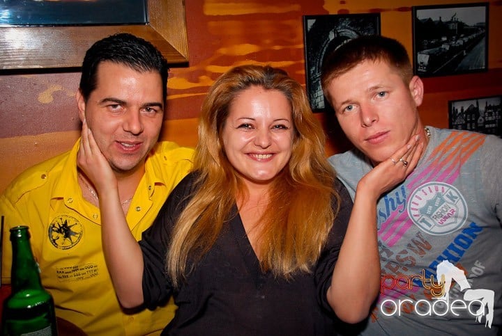 Bere, distracţie şi muzică bună în Lord's Club, Lord's Pub