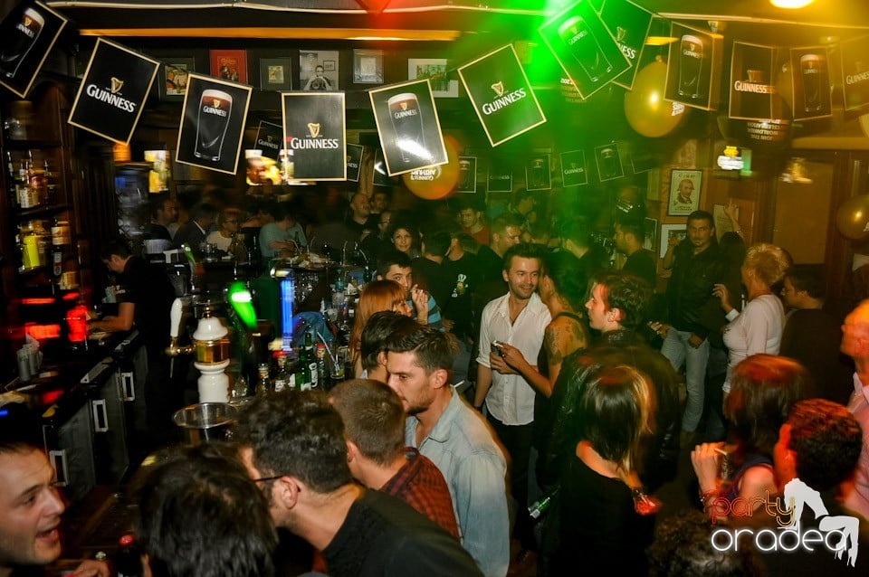 Bere, distracţie şi muzică bună în Lord's, Lord's Pub