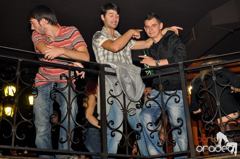 Bere, distracţie şi muzică bună în Lord's, Lord's Pub