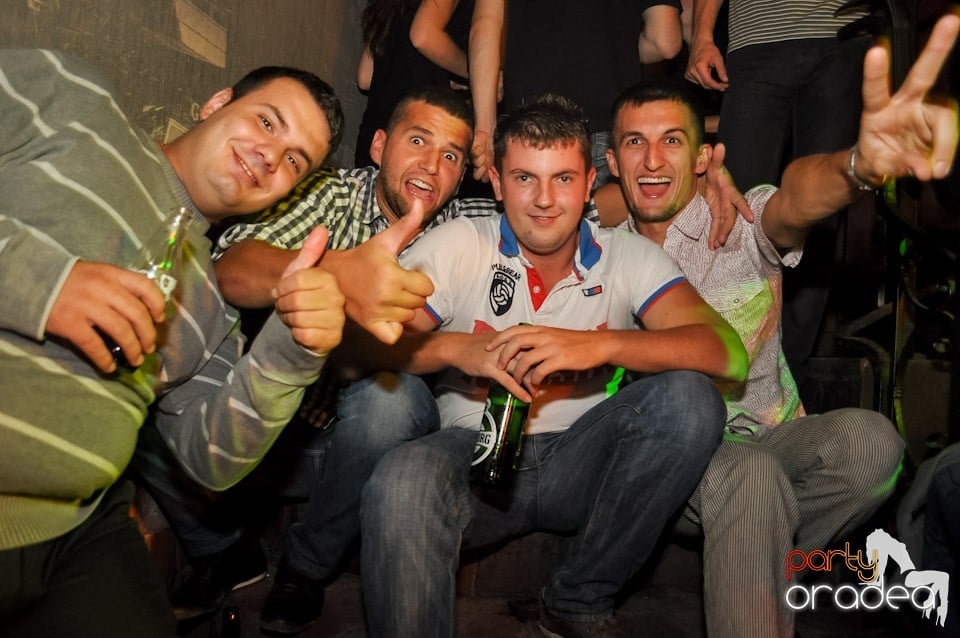 Bere, distracţie şi muzică bună în Lord's, Lord's Pub