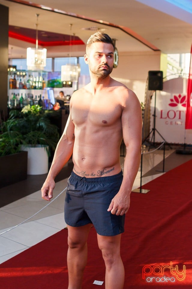 Bikini Fashion Show, Lotus Center