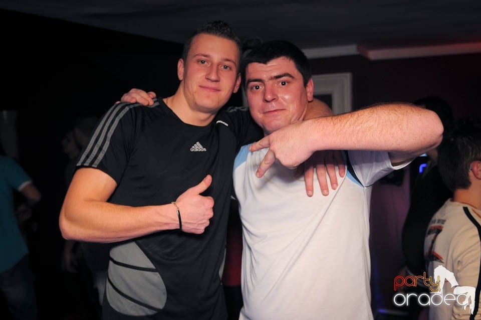 Black & White Party în Atti's, 