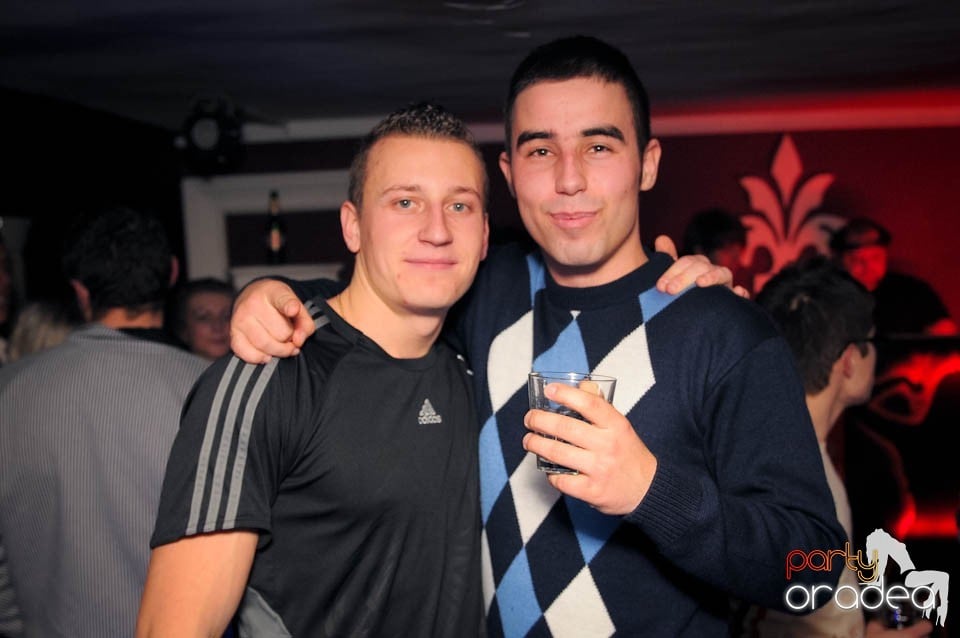 Black & White Party în Atti's, 