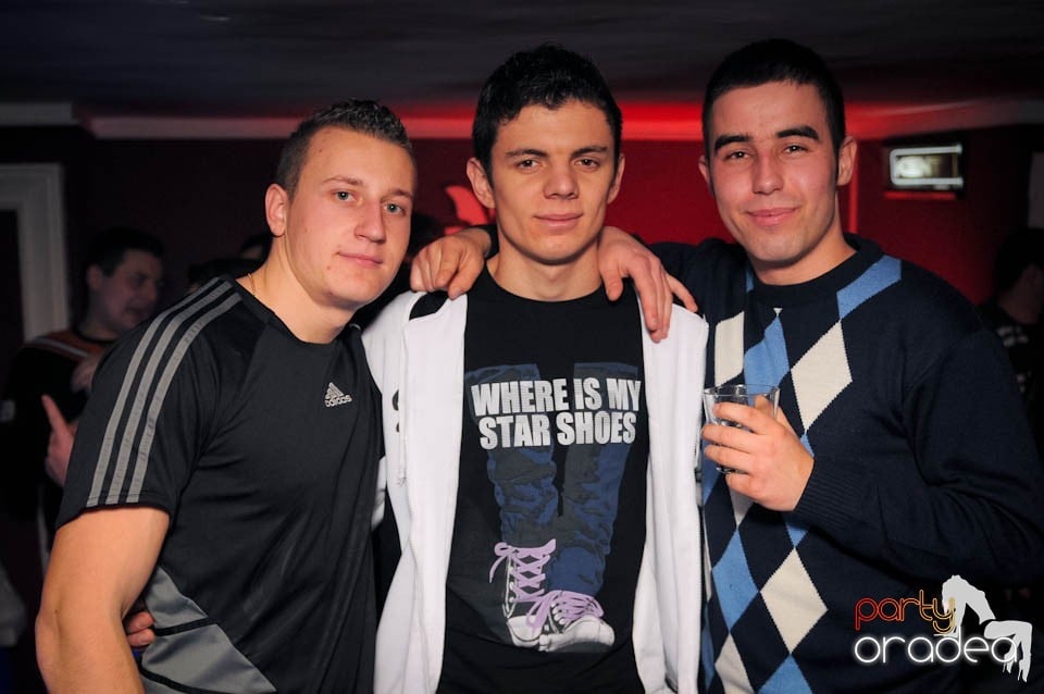 Black & White Party în Atti's, 