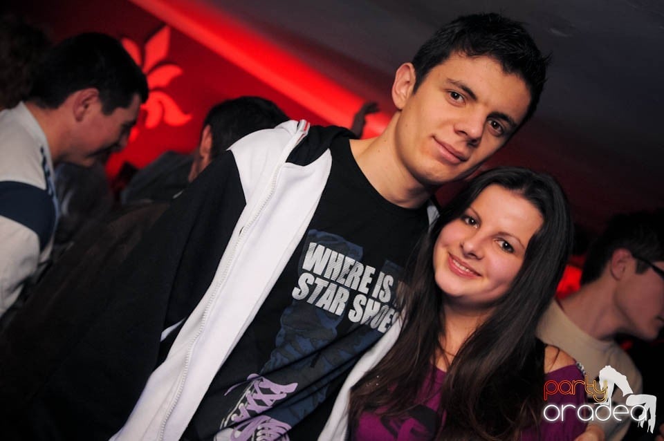 Black & White Party în Atti's, 