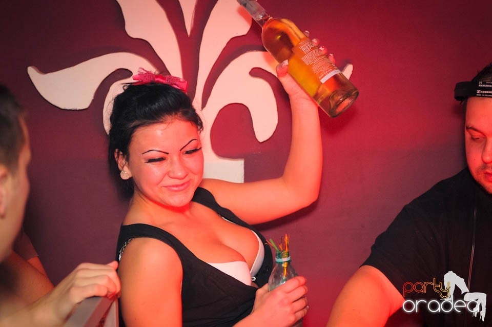 Black & White Party în Atti's, 