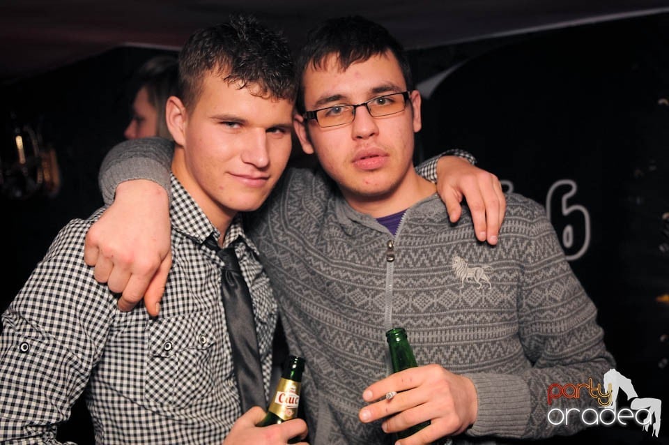 Black & White Party în Atti's, 