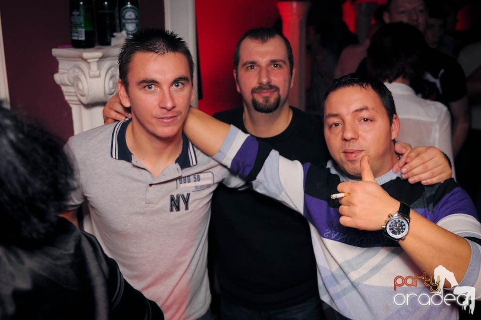 Black & White Party în Atti's, 