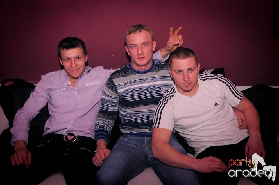 Black & White Party în Atti's, 