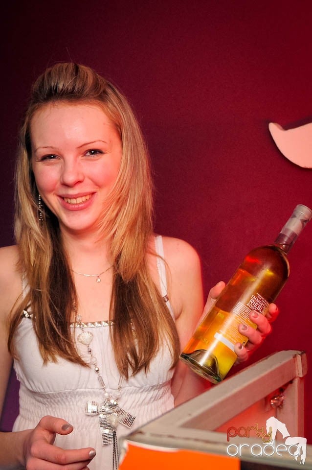 Black & White Party în Atti's, 