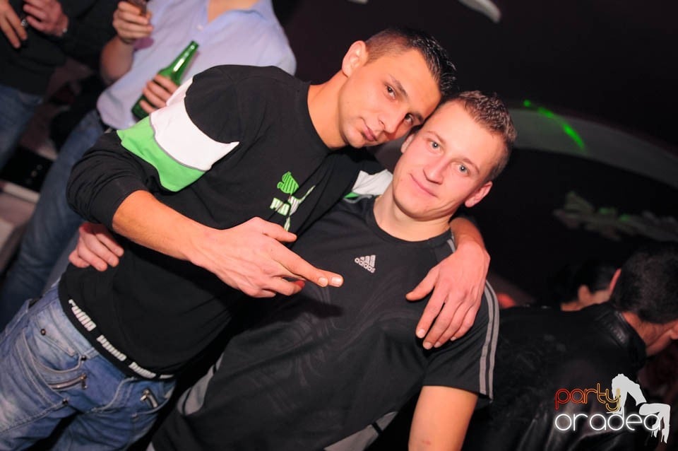 Black & White Party în Atti's, 