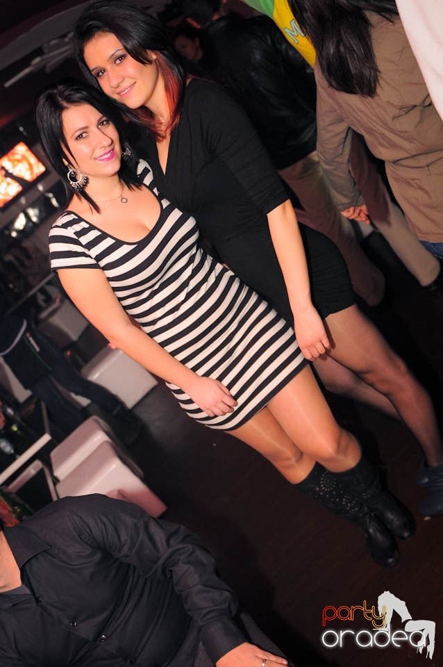 Black & White Party în Atti's, 