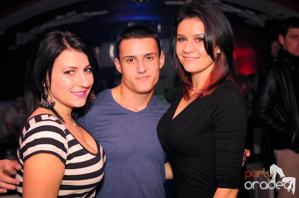 Black & White Party în Atti's, 