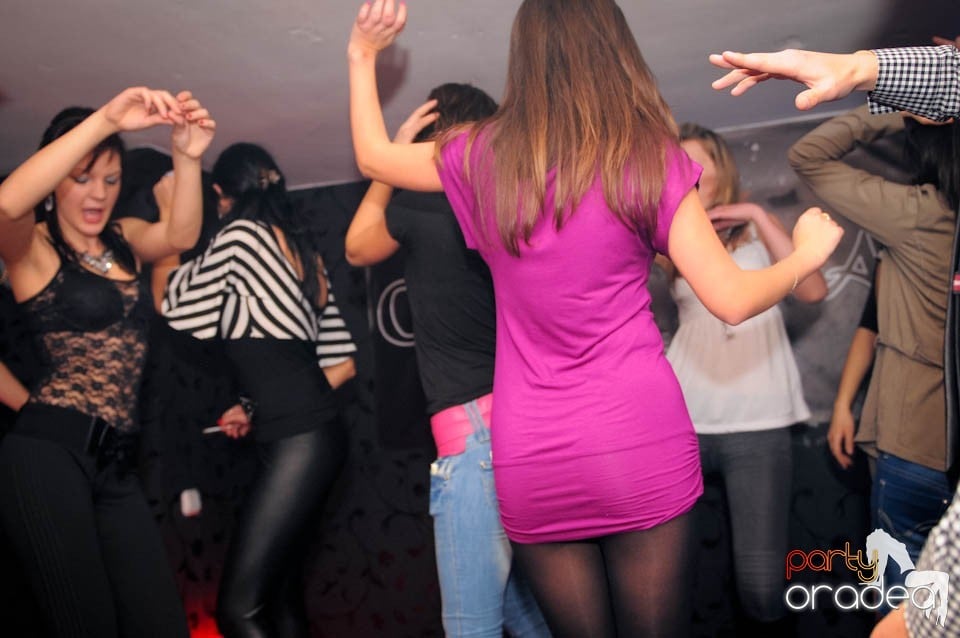 Black & White Party în Atti's, 