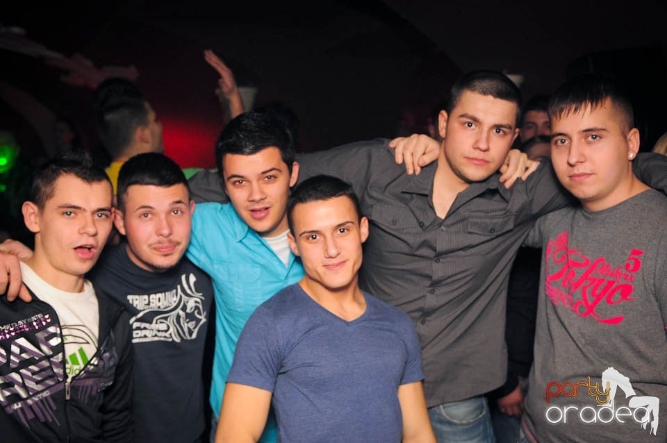 Black & White Party în Atti's, 