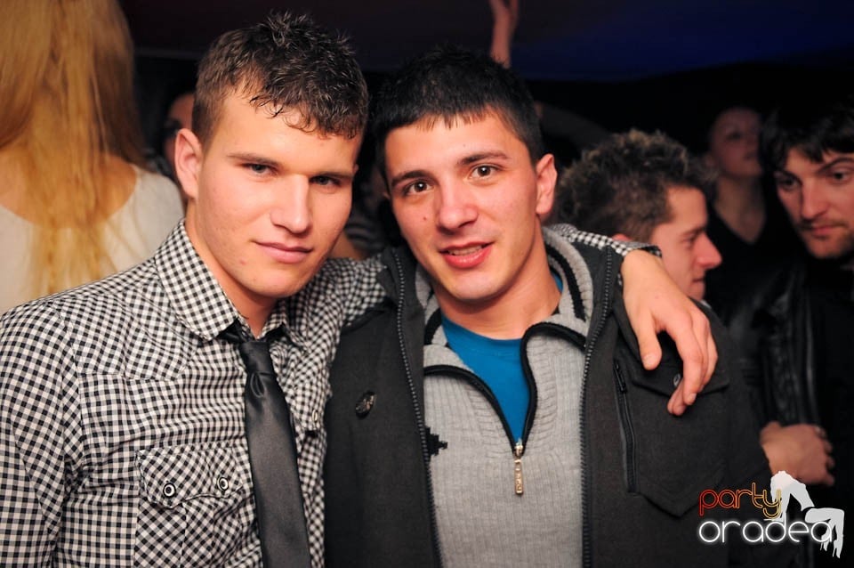 Black & White Party în Atti's, 