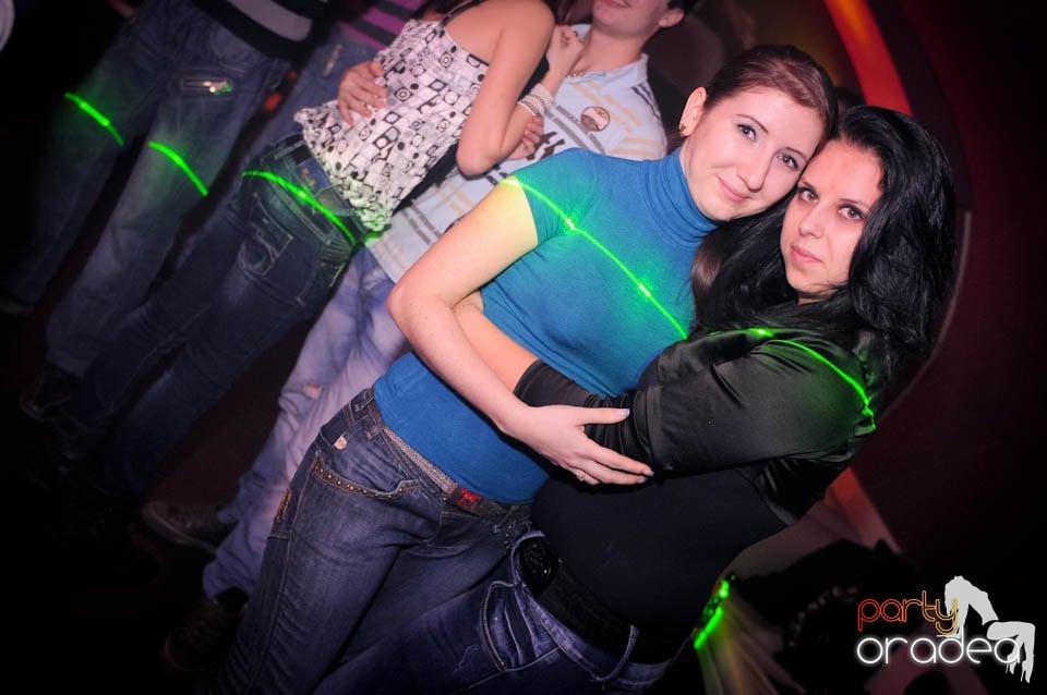 Black & White Party în Atti's, 