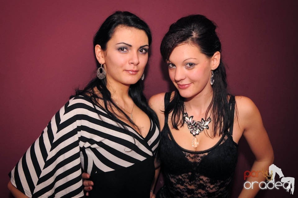 Black & White Party în Atti's, 