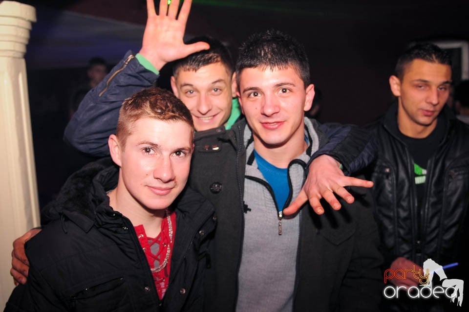 Black & White Party în Atti's, 