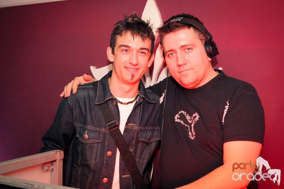 Black & White Party în Atti's, 