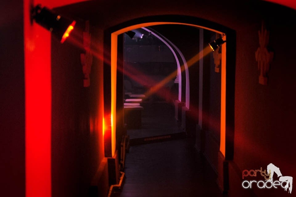 Black & White Party în Atti's, 