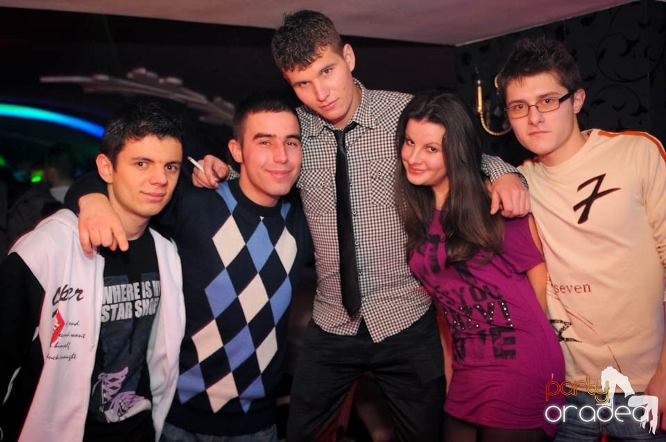 Black & White Party în Atti's, 