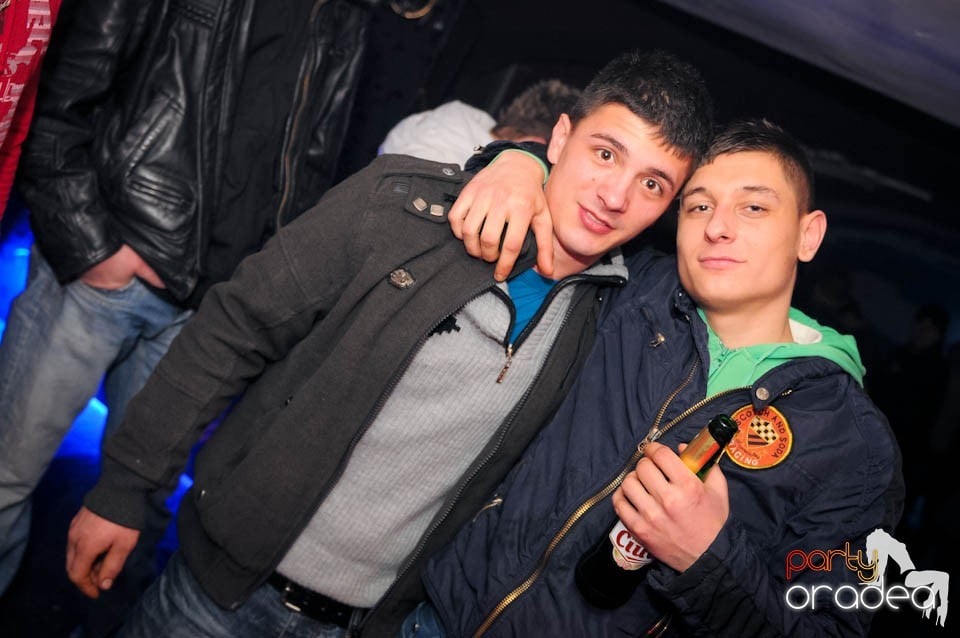 Black & White Party în Atti's, 