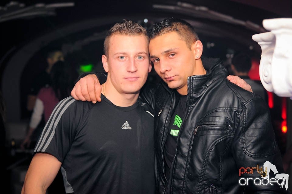 Black & White Party în Atti's, 