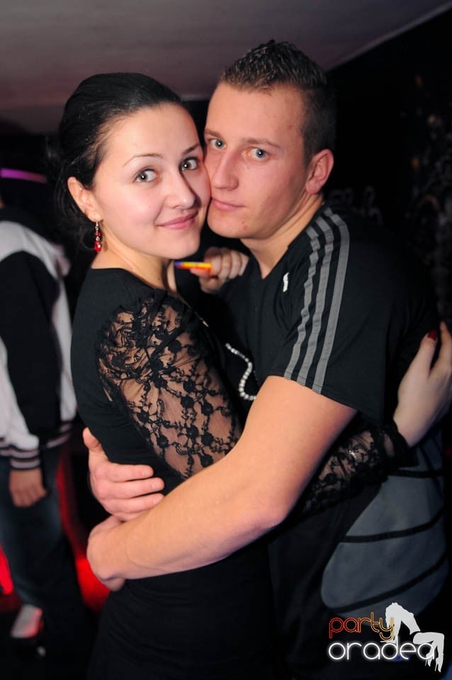 Black & White Party în Atti's, 