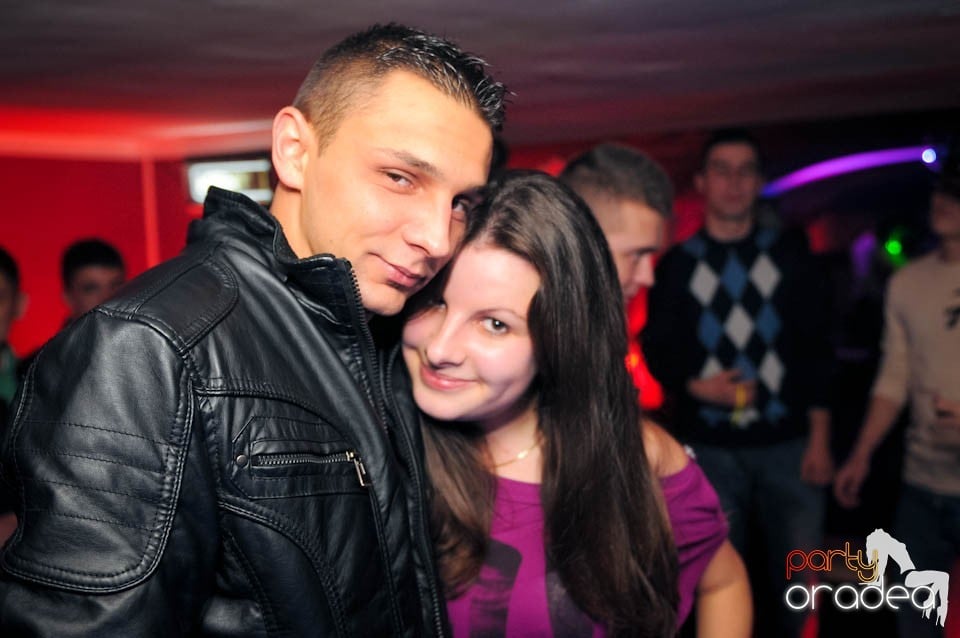 Black & White Party în Atti's, 